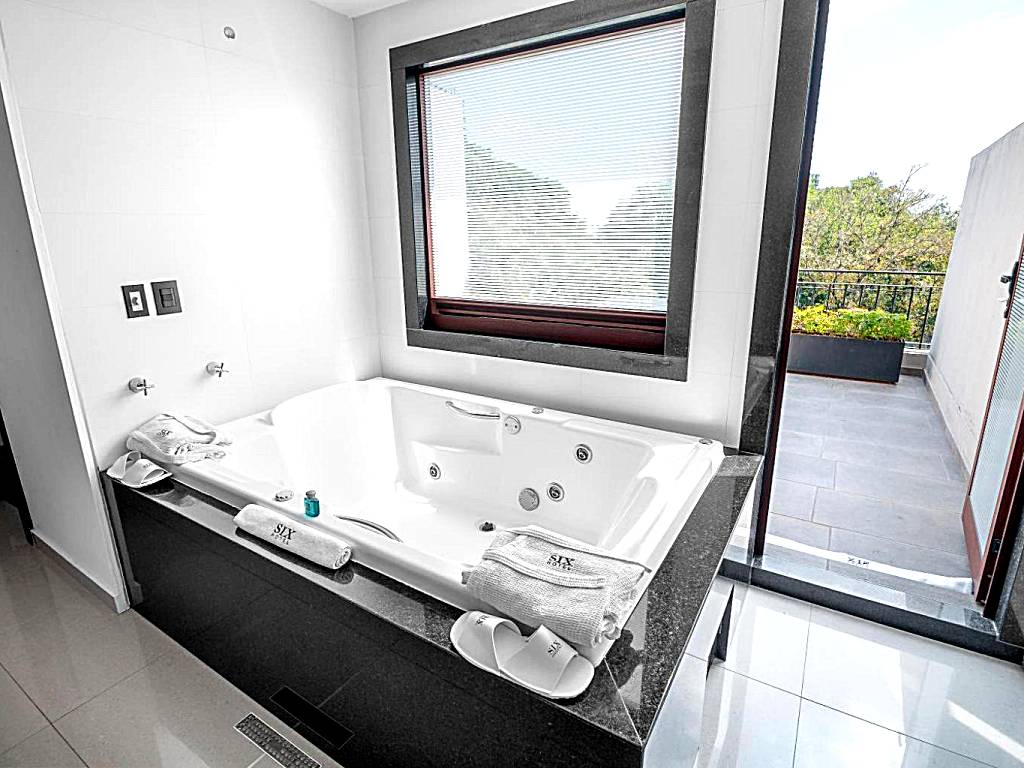 Six Hotel Guadalajara Expiatorio: Suite with Hot Tub