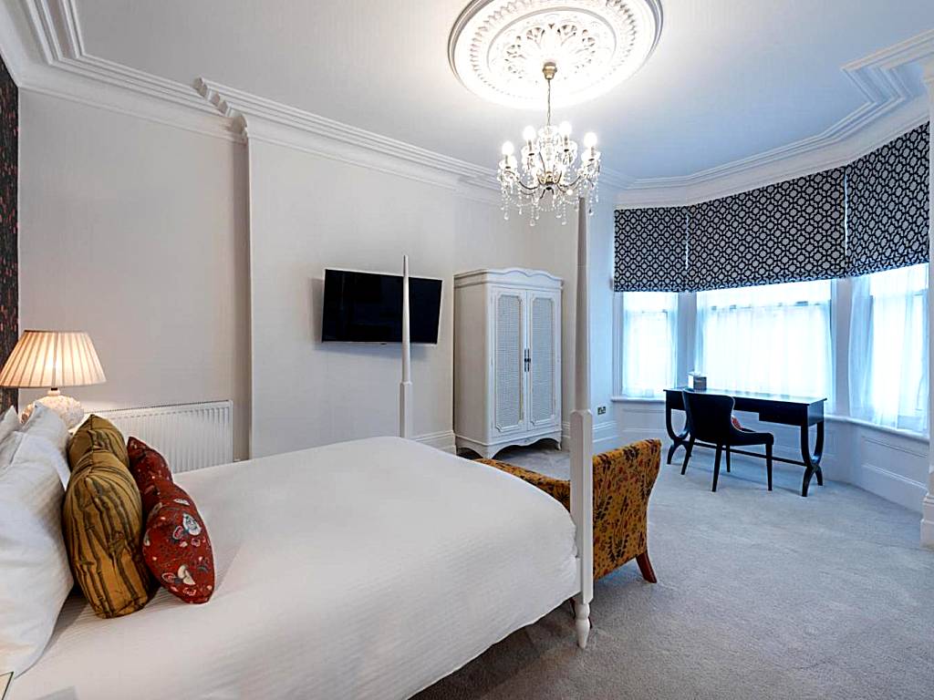 The Clarence Boutique Rooms: King Room with Spa Bath (Portsmouth) 