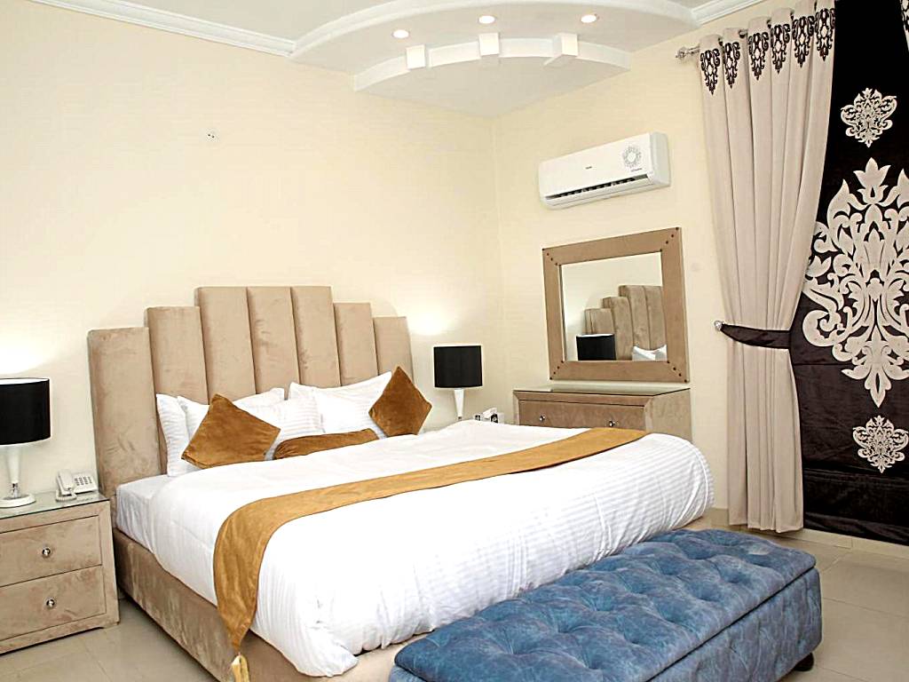 Premier Inn Grand Gulberg: Superior Double or Twin Room with City View