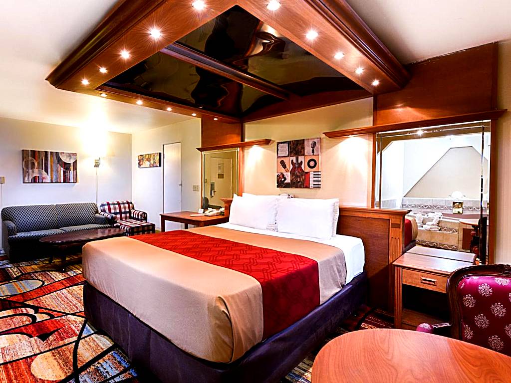 Vagabond Inn Long Beach: King Suite with Spa Bath