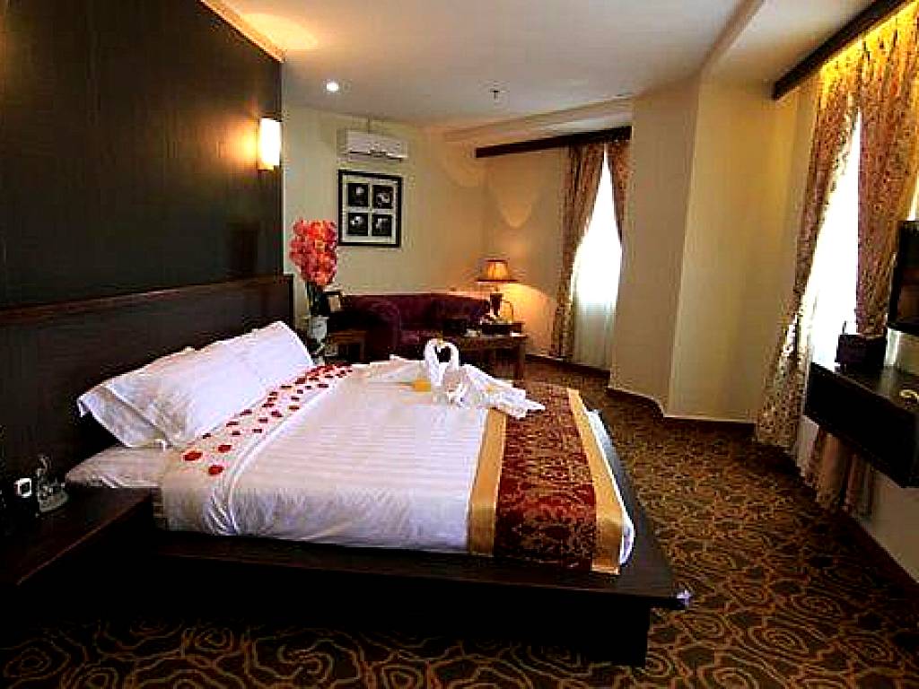 Herald Hotel Melaka by D'Concept: Family Room with Private Bathroom