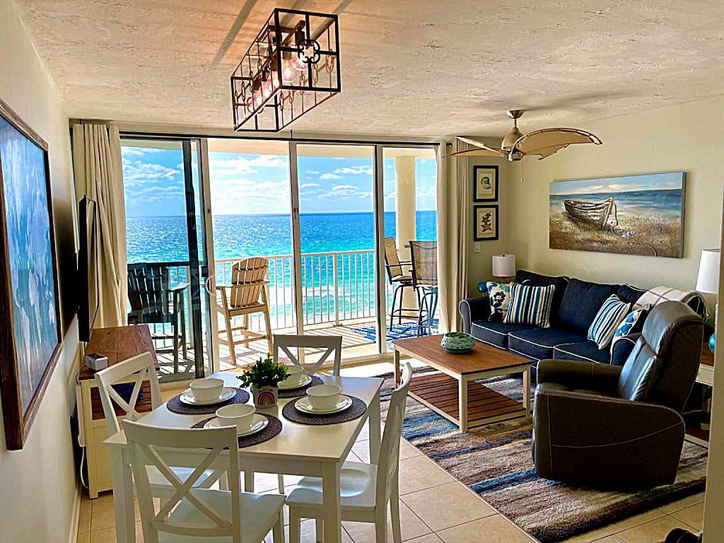 Emerald Bay Escape: Family Room with Sea View