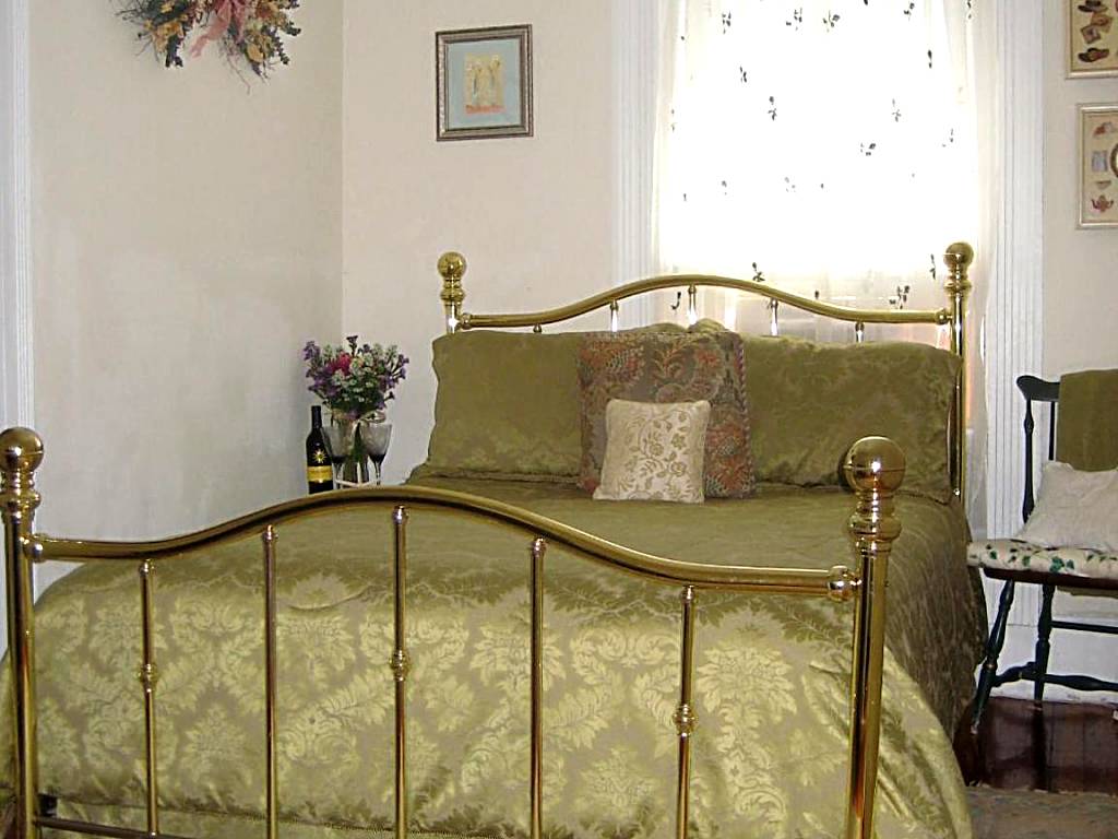 Historic Hill Inn: Queen Room with Spa Bath (Newport) 