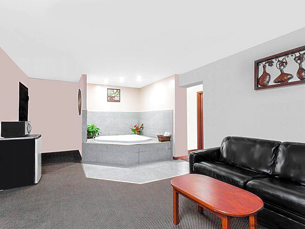 Days Inn by Wyndham Wurtsboro: One-Bedroom King Suite - Non-Smoking (Wurtsboro) 