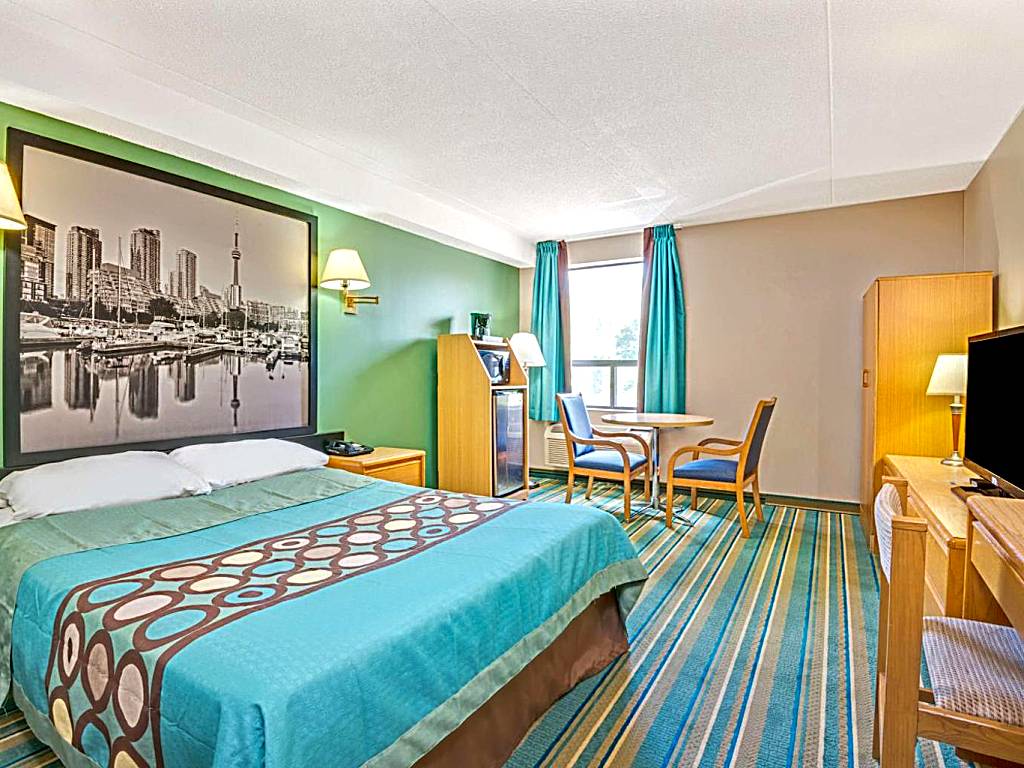 Super 8 by Wyndham Toronto East ON: Superior King Room with Spa Bath - Non-Smoking