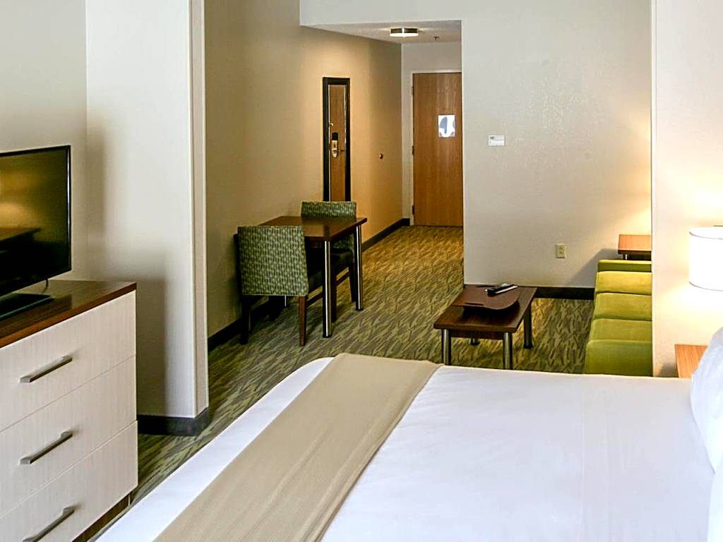 Holiday Inn Express Vicksburg: King Suite with Spa Bath