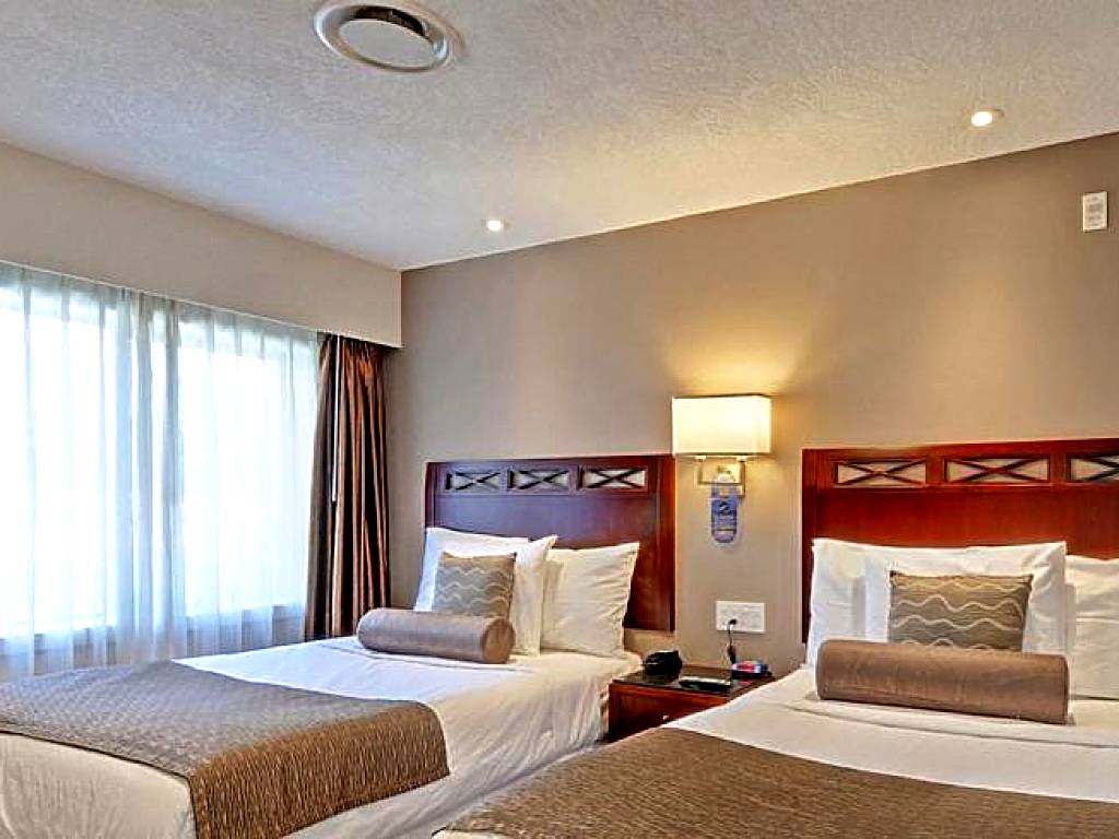 Red Lion Inn and Suites Victoria: One Bedroom Suite with Two Double Beds & Sofa Bed