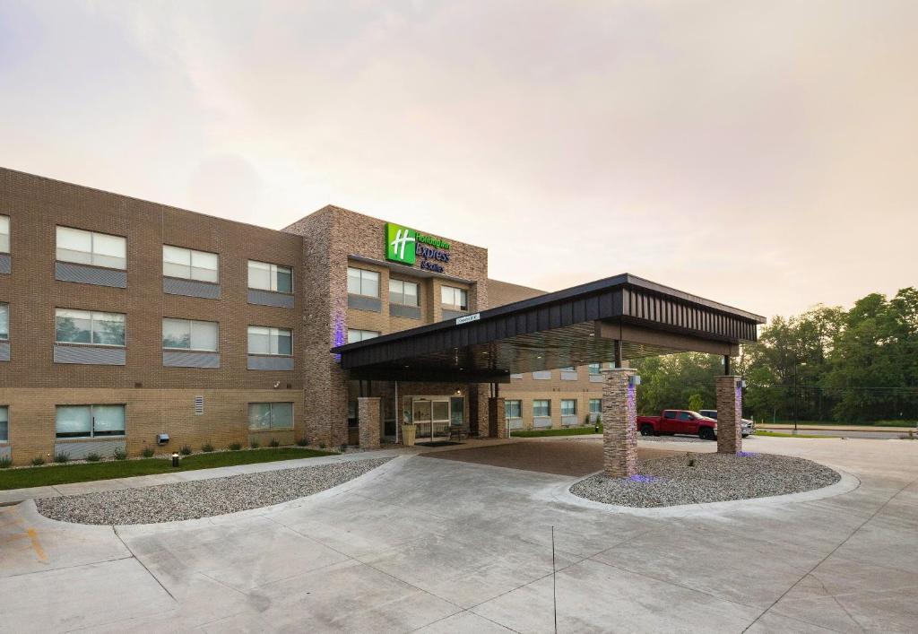 Holiday Inn Express & Suites - Portage, an IHG Hotel