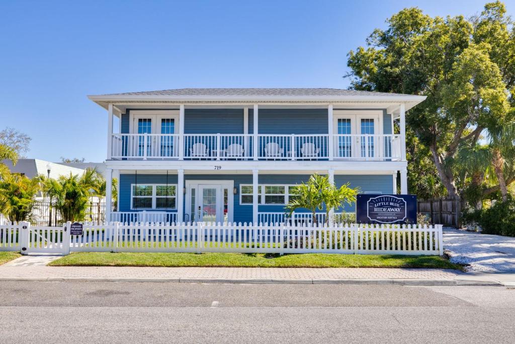 SUNNY - 2 Bedroom Luxury Tiny Home with Pool